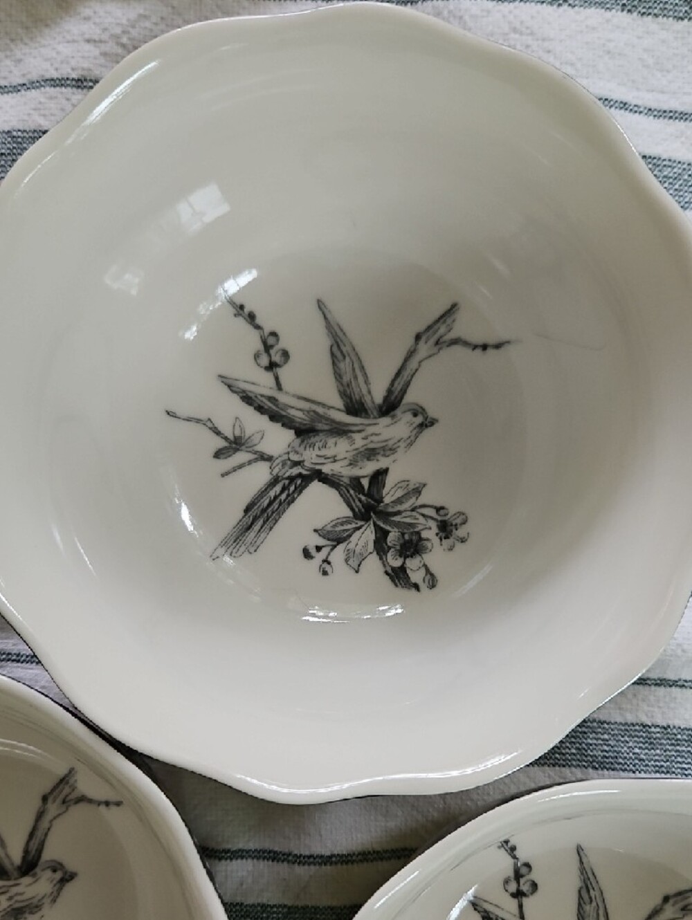 222 Fifth Adelaide Fine China Bowls, set of 3 - Picture 4 of 11